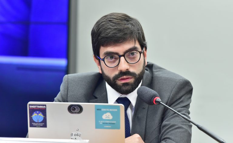 Especialistas defendem amplo acesso a dados para treinar modelos de IA e evitar erros